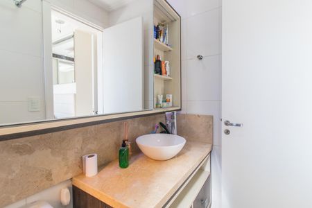 Apartamento à venda com 75m², 3 quartos e 2 vagas Apartamento à venda com 75m², 3 quartos e 2 vagasBanheiro da Suíte