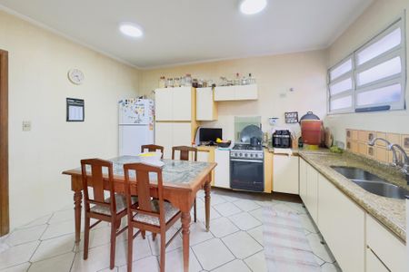 Casa de condomínio para alugar com 175m², 3 quartos e 5 vagas Casa de condomínio para alugar com 175m², 3 quartos e 5 vagasCozinha e Área de Serviço