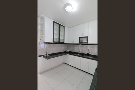 Casa à venda com 240m², 3 quartos e 4 vagas Casa à venda com 240m², 3 quartos e 4 vagasCozinha