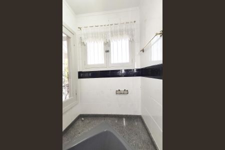 Casa à venda com 102m², 4 quartos e 2 vagasBanheiro 3