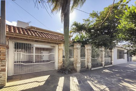 Casa à venda com 102m², 4 quartos e 2 vagasFachada