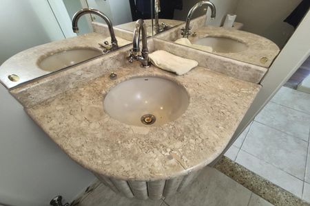 Casa à venda com 102m², 4 quartos e 2 vagasLavabo