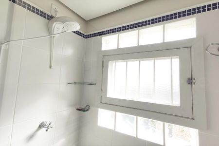 Casa à venda com 102m², 4 quartos e 2 vagasBanheiro 2