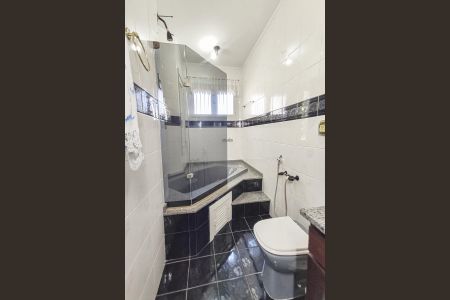 Casa à venda com 102m², 4 quartos e 2 vagasBanheiro 3