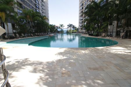 Apartamento à venda com 61m², 2 quartos e 1 vagaÁrea comum - Piscina