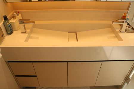 Apartamento à venda com 147m², 3 quartos e 2 vagasBanheiro da Suíte 1