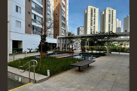 Apartamento à venda com 83m², 2 quartos e 2 vagas Apartamento à venda com 83m², 2 quartos e 2 vagasÁrea comum - Piscina