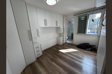 Apartamento à venda com 83m², 2 quartos e 2 vagas Apartamento à venda com 83m², 2 quartos e 2 vagasSuíte