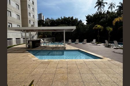 Apartamento à venda com 83m², 2 quartos e 2 vagas Apartamento à venda com 83m², 2 quartos e 2 vagasÁrea comum - Piscina
