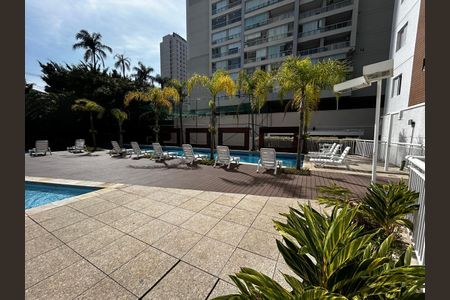 Apartamento à venda com 83m², 2 quartos e 2 vagas Apartamento à venda com 83m², 2 quartos e 2 vagasÁrea comum - Piscina