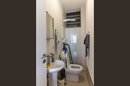 Apartamento à venda com 220m², 3 quartos e 2 vagas Apartamento à venda com 220m², 3 quartos e 2 vagasBanheiro de Serviço