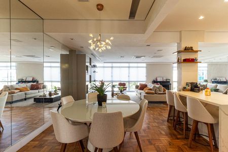 Apartamento à venda com 220m², 3 quartos e 2 vagas Apartamento à venda com 220m², 3 quartos e 2 vagasSala