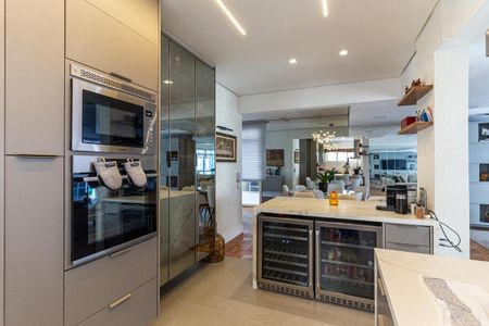 Apartamento à venda com 220m², 3 quartos e 2 vagas Apartamento à venda com 220m², 3 quartos e 2 vagasCozinha