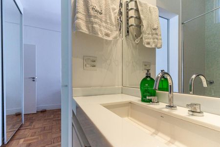 Apartamento à venda com 220m², 3 quartos e 2 vagas Apartamento à venda com 220m², 3 quartos e 2 vagasBanheiro da Suíte 3