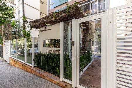 Apartamento à venda com 220m², 3 quartos e 2 vagas Apartamento à venda com 220m², 3 quartos e 2 vagasFachada