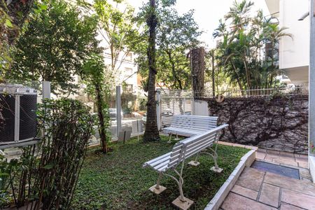 Apartamento à venda com 220m², 3 quartos e 2 vagas Apartamento à venda com 220m², 3 quartos e 2 vagasJardim Frontal