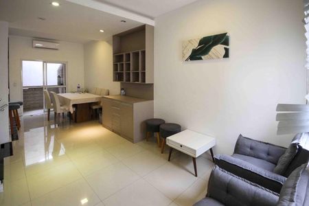 Casa para alugar com 150m², 3 quartos e 2 vagasSala