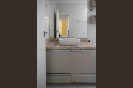 Casa para alugar com 150m², 3 quartos e 2 vagasBanheiro Social