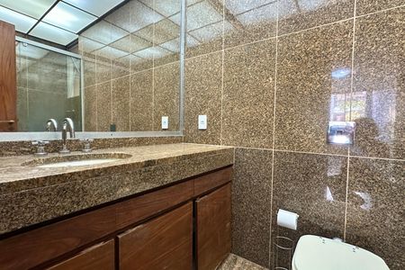 Apartamento para alugar com 208m², 3 quartos e 3 vagasBanheiro da Suíte