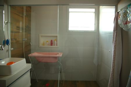 Casa à venda com 240m², 3 quartos e 3 vagasBanheiro da Suíte