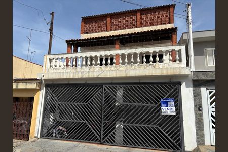 Casa à venda com 240m², 3 quartos e 3 vagasFachada