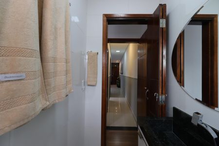 Apartamento à venda com 100m², 2 quartos e 1 vagaBanheiro da Suíte