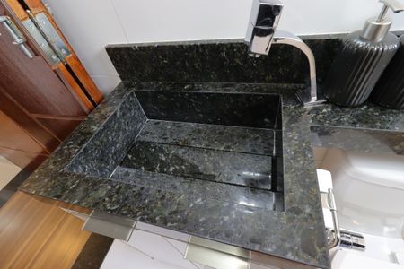 Apartamento à venda com 100m², 2 quartos e 1 vagaBanheiro da Suíte - Pia