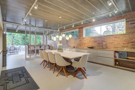 Casa à venda com 281m², 2 quartos e 2 vagas