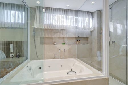 Casa à venda com 281m², 2 quartos e 2 vagas