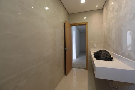 Casa à venda com 205m², 3 quartos e 4 vagasBanheiro da Suíte 1