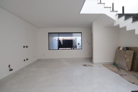 Casa à venda com 205m², 3 quartos e 4 vagasSala