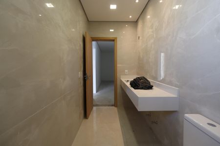 Casa à venda com 205m², 3 quartos e 4 vagasBanheiro da Suíte 1