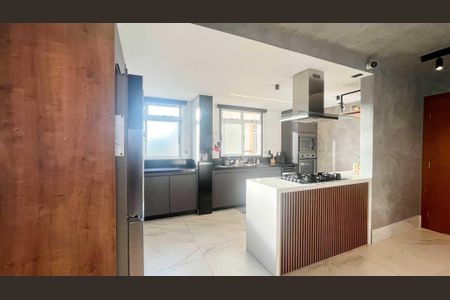 Apartamento à venda com 138m², 3 quartos e 4 vagas