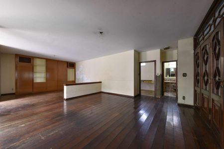 Casa à venda com 679m², 6 quartos e 6 vagas