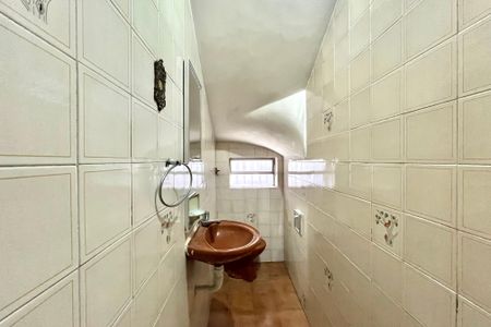 Casa à venda com 300m², 3 quartos e 3 vagas Casa à venda com 300m², 3 quartos e 3 vagasLavabo