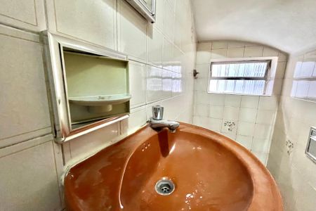 Casa à venda com 300m², 3 quartos e 3 vagas Casa à venda com 300m², 3 quartos e 3 vagasLavabo