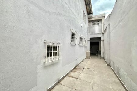 Casa à venda com 300m², 3 quartos e 3 vagas Casa à venda com 300m², 3 quartos e 3 vagasÁrea externa