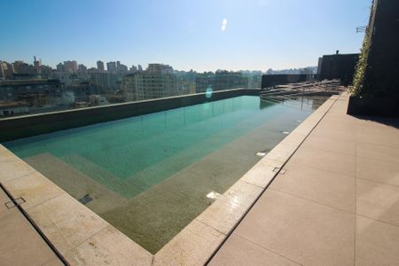 Studio à venda com 28m², 1 quarto e sem vaga Studio à venda com 28m², 1 quarto e sem vagaÁrea comum - Piscina