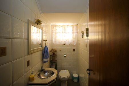 Casa à venda com 250m², 3 quartos e 2 vagas Casa à venda com 250m², 3 quartos e 2 vagasLavabo