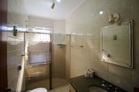 Casa à venda com 250m², 3 quartos e 2 vagas Casa à venda com 250m², 3 quartos e 2 vagasBanheiro