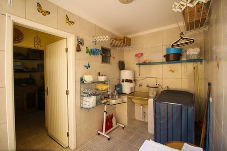 Casa à venda com 250m², 3 quartos e 2 vagas Casa à venda com 250m², 3 quartos e 2 vagasÁrea de Serviço