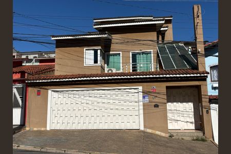 Casa à venda com 280m², 3 quartos e 6 vagas Casa à venda com 280m², 3 quartos e 6 vagasFachada