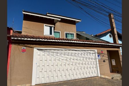 Casa à venda com 280m², 3 quartos e 6 vagas Casa à venda com 280m², 3 quartos e 6 vagasFachada