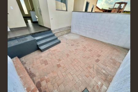 Casa à venda com 90m², 3 quartos e 2 vagasÁrea Externa - Fundos