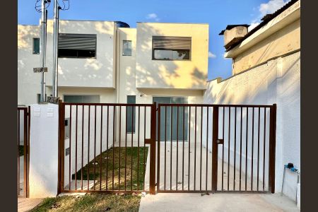 Casa à venda com 90m², 3 quartos e 2 vagasFachada