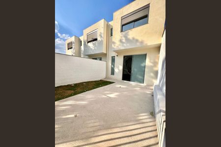 Casa à venda com 90m², 3 quartos e 2 vagasGaragem
