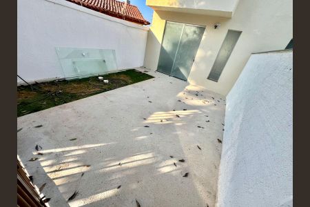 Casa à venda com 90m², 3 quartos e 2 vagasGaragem