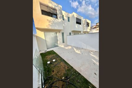 Casa à venda com 90m², 3 quartos e 2 vagasGaragem
