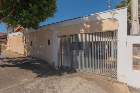 Casa à venda com 164m², 2 quartos e 4 vagas Casa à venda com 164m², 2 quartos e 4 vagasFachada