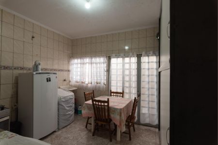 Casa à venda com 164m², 2 quartos e 4 vagas Casa à venda com 164m², 2 quartos e 4 vagasCozinha